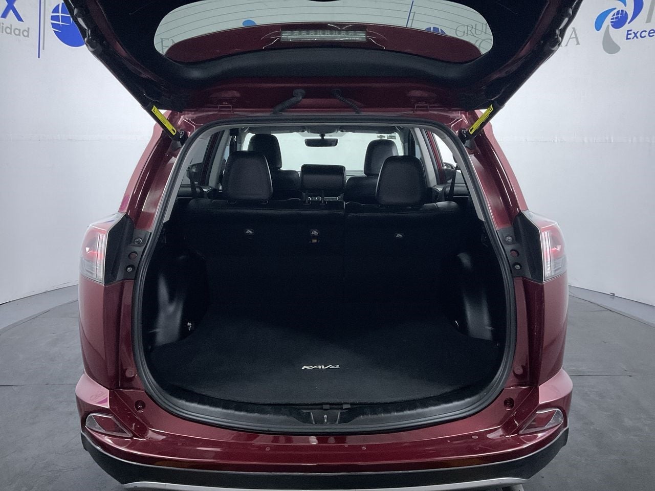 2018 Toyota RAV4 5 PTS LIMITED L4 TA PIEL QC F NIEBLA RA-17 4X4